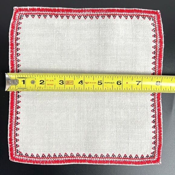 Vintage Embroidered Table Linen Set of 4 Placemats & 5 Napkins - Picture 10 of 10